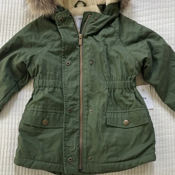 Old Navy Girls Utility Jacket in Olive. Hooded with Faux Fur Trim. Size 5T - Picture 4 of 8